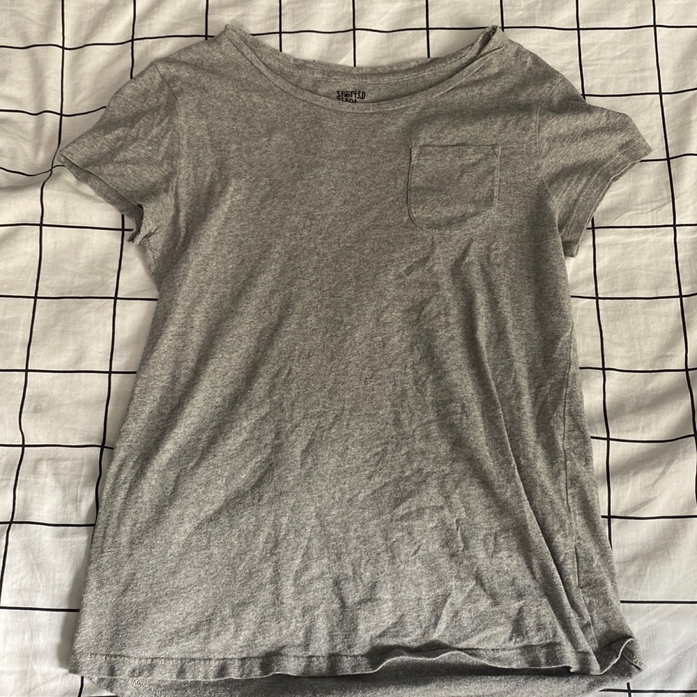 Gray short sleeve t-shirt